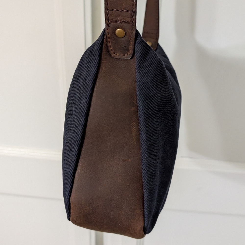 Like New L.L.Bean Waxed Canvas Crossbody‎ 7"H x 7"W x 3"D - Picture 7 of 10